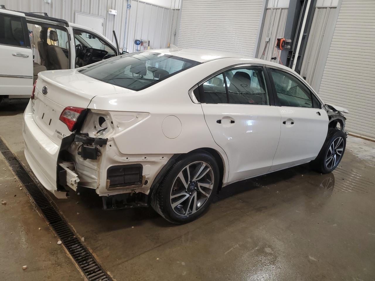 2017 Subaru Legacy Sport - Фото 3