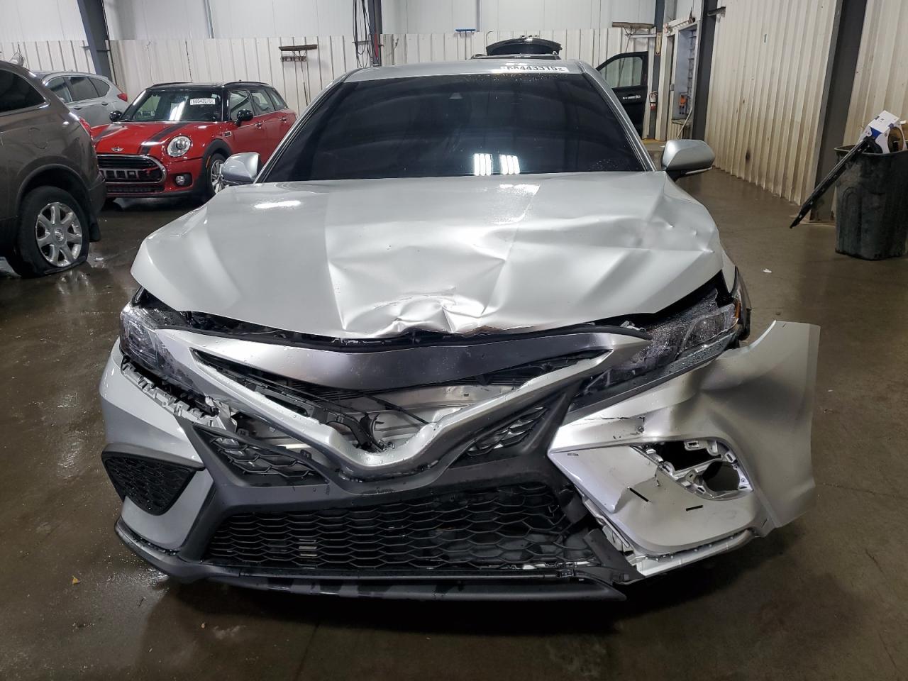 2022 Toyota Camry Se - Фото 5