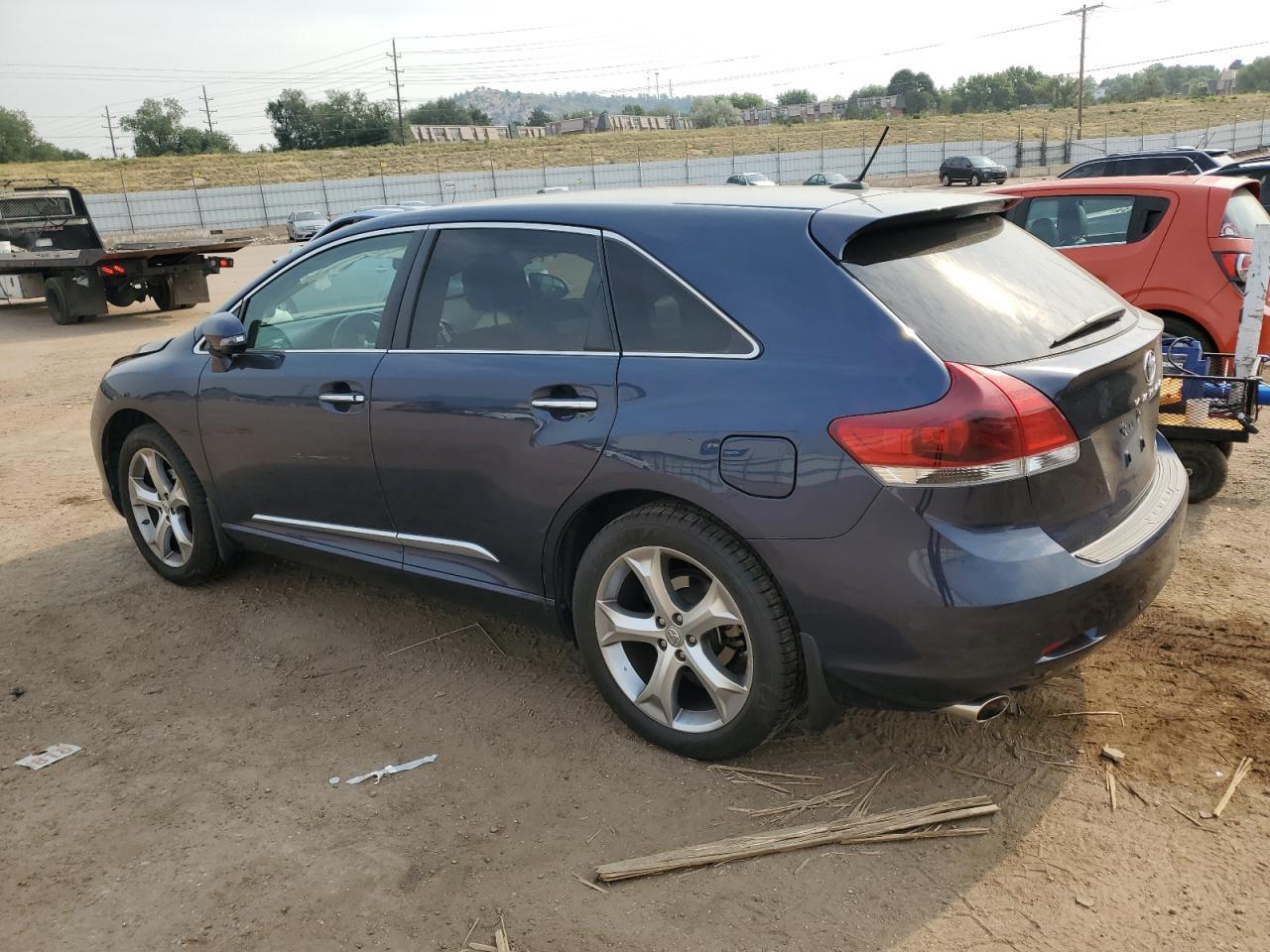 2015 Toyota Venza Le - Image 2