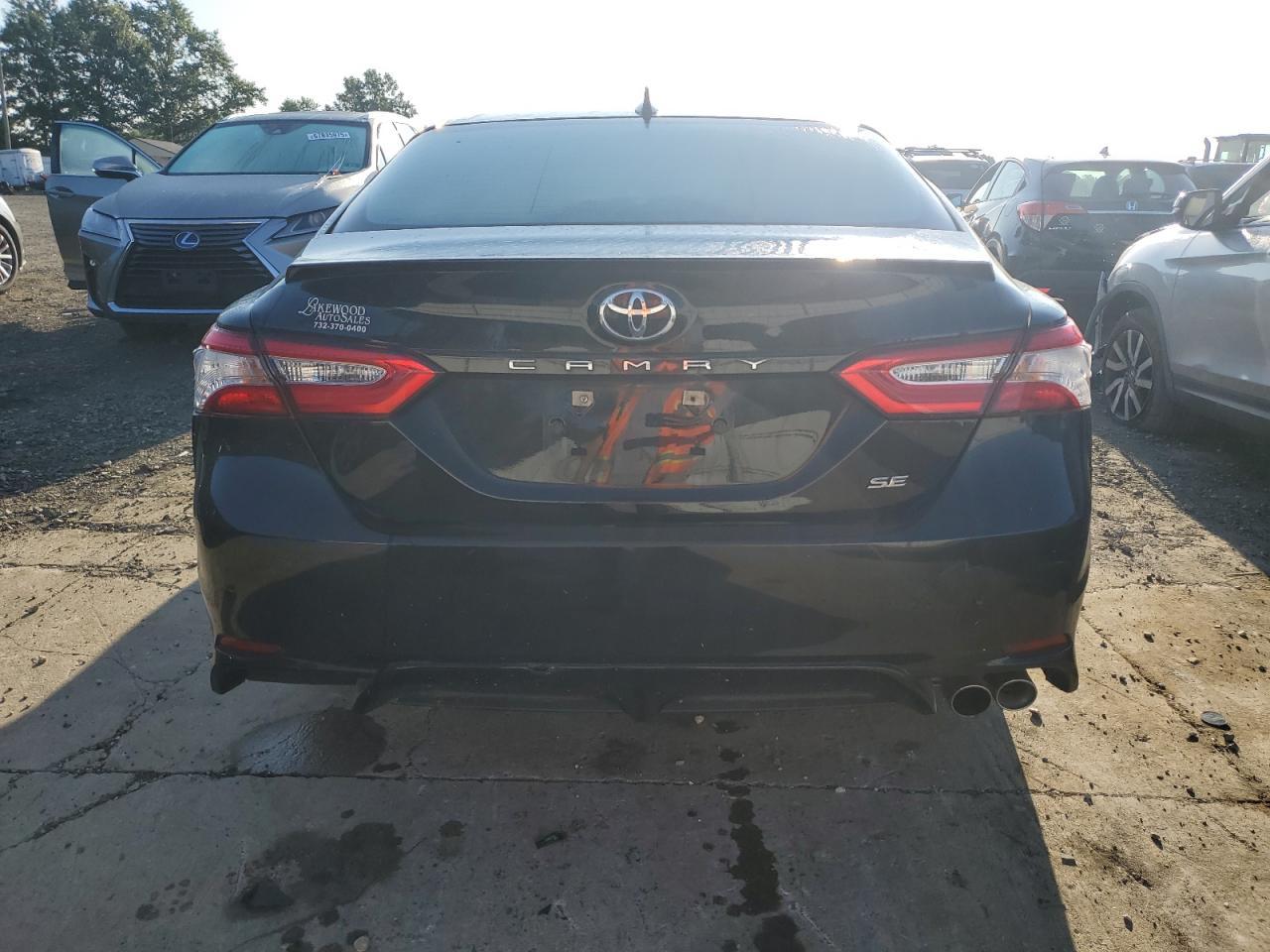 2020 Toyota Camry Se - Фото 6