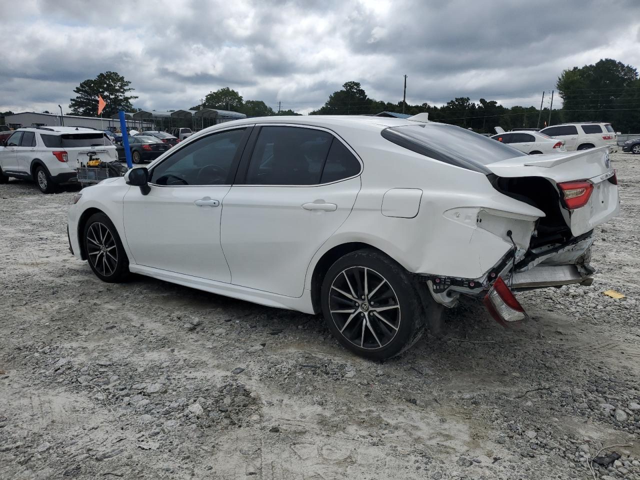 2021 Toyota Camry Se - Фото 2