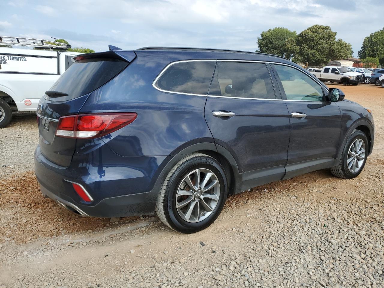 2017 Hyundai Santa Fe Se - Image 3