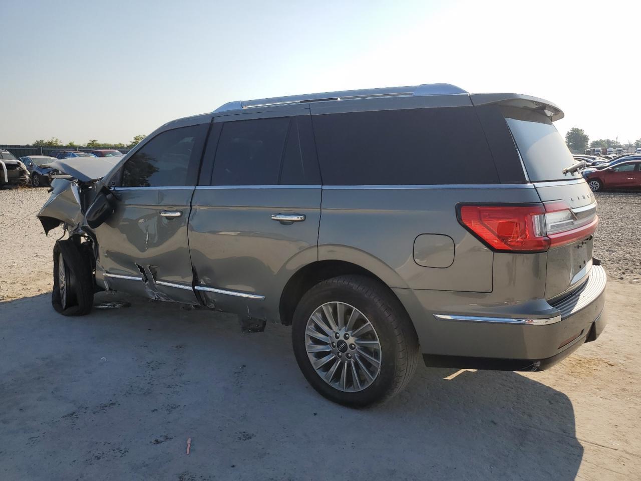 2019 Lincoln Navigator - Фото 2