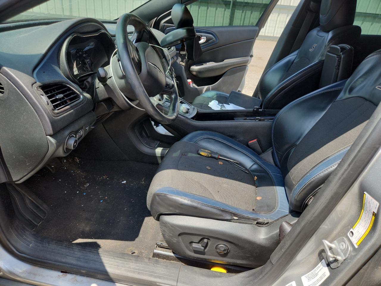 2015 Chrysler 200 S - Image 7