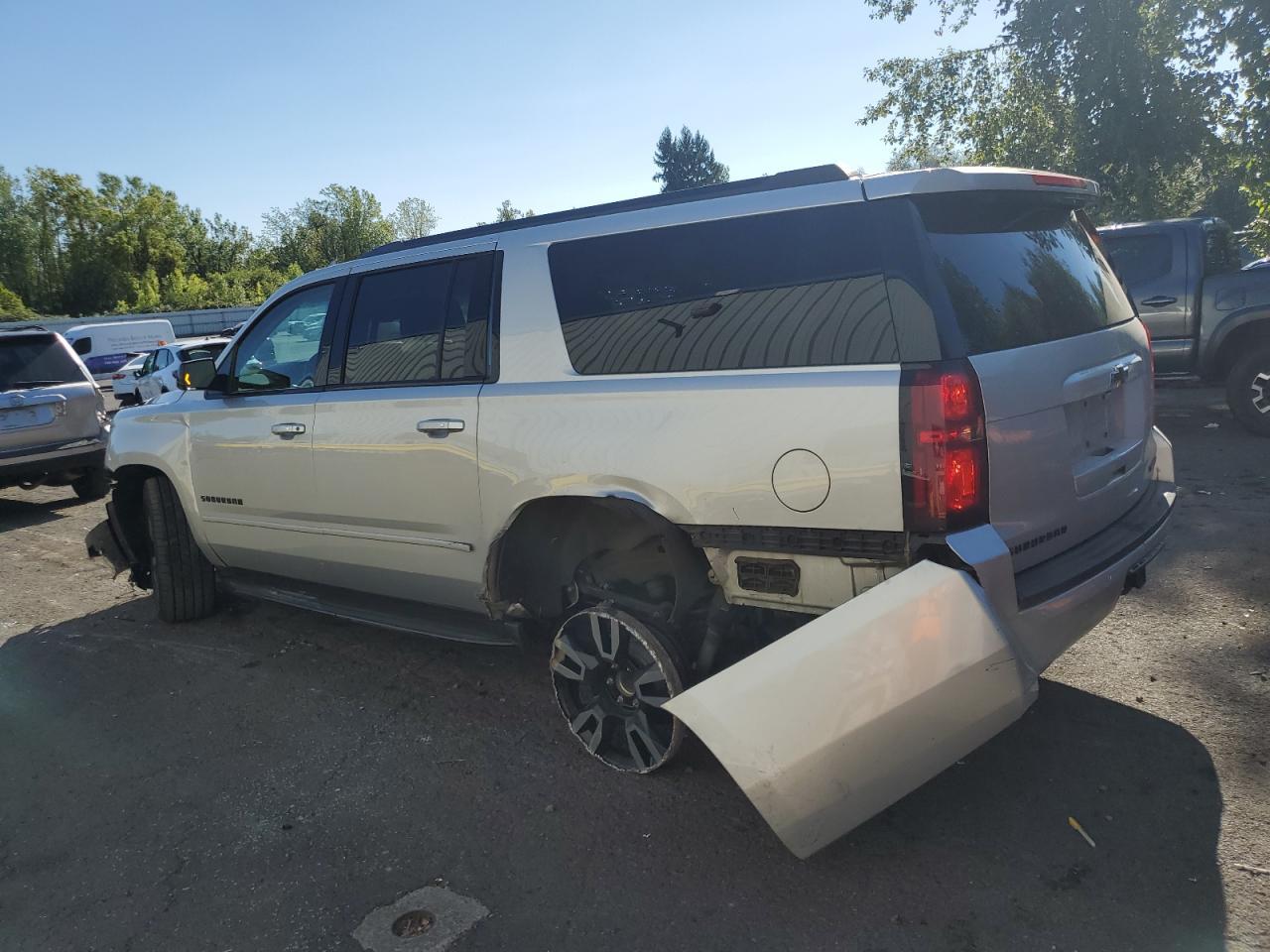 2019 Chevrolet Suburban K1500 Premier - Фото 2