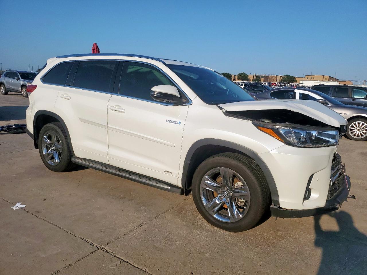2019 Toyota Highlander Hybrid Limited - Image 4