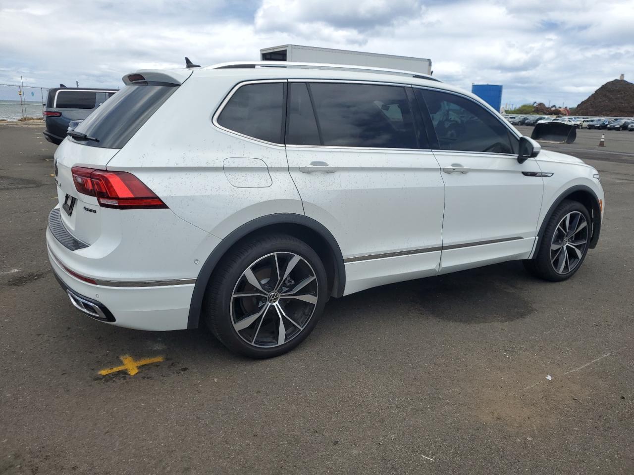 2024 Volkswagen Tiguan Sel R-Line Black - Image 3