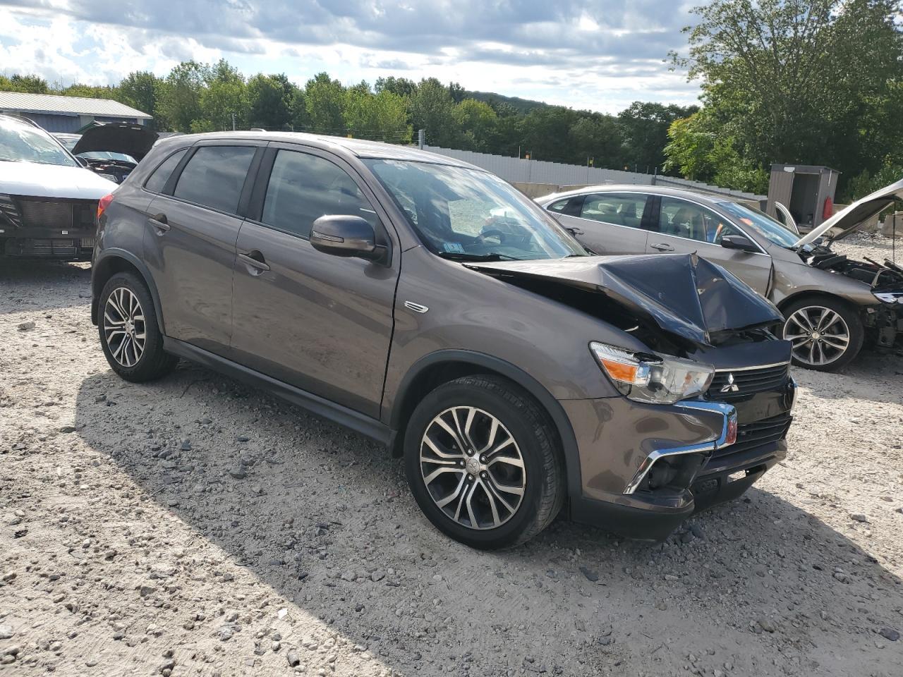 2017 Mitsubishi Outlander Sport Es - Image 4