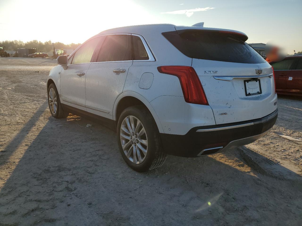 2019 Cadillac Xt5 Platinum - Фото 2