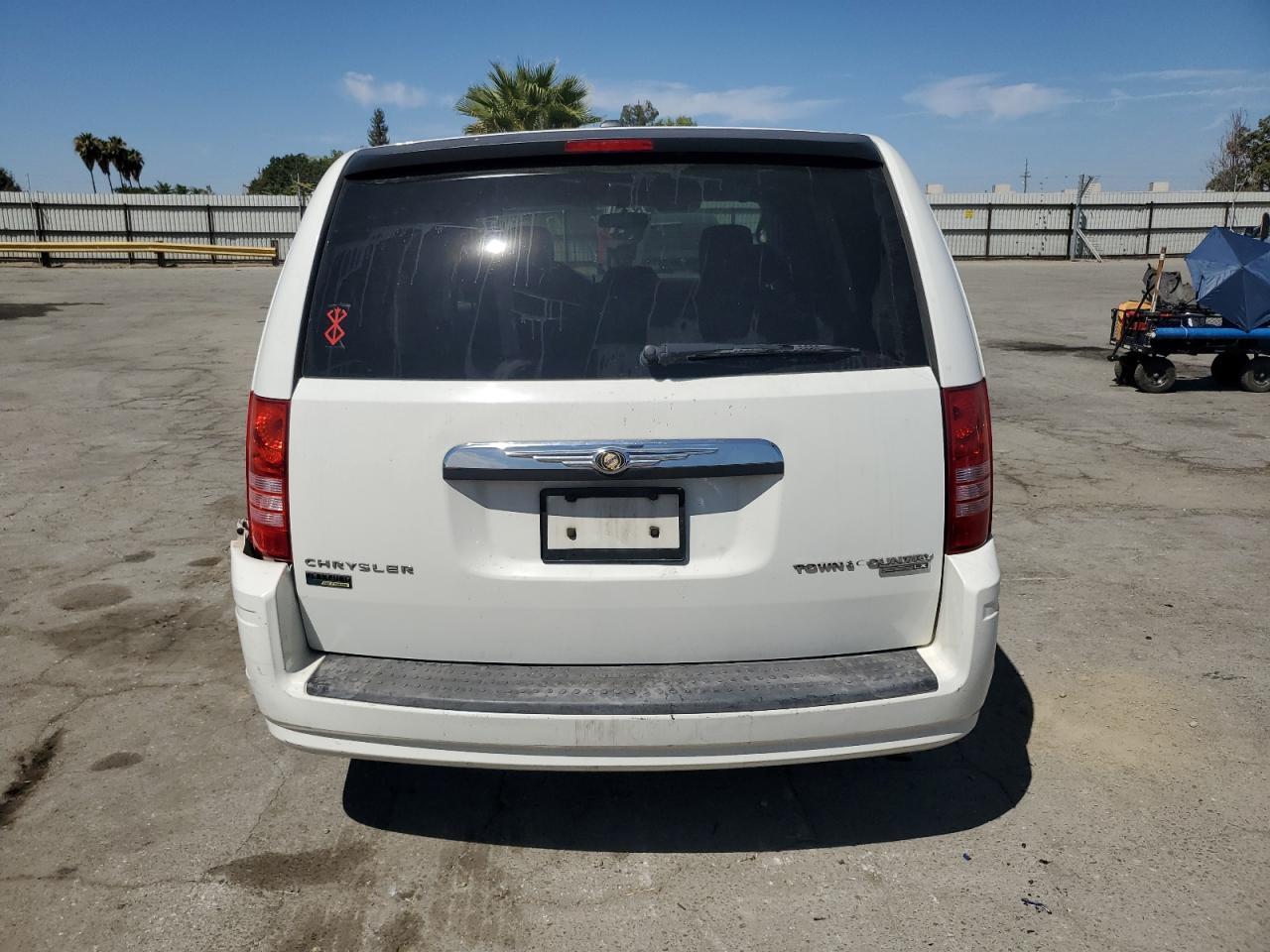 2010 Chrysler Town & Country Lx - Image 6