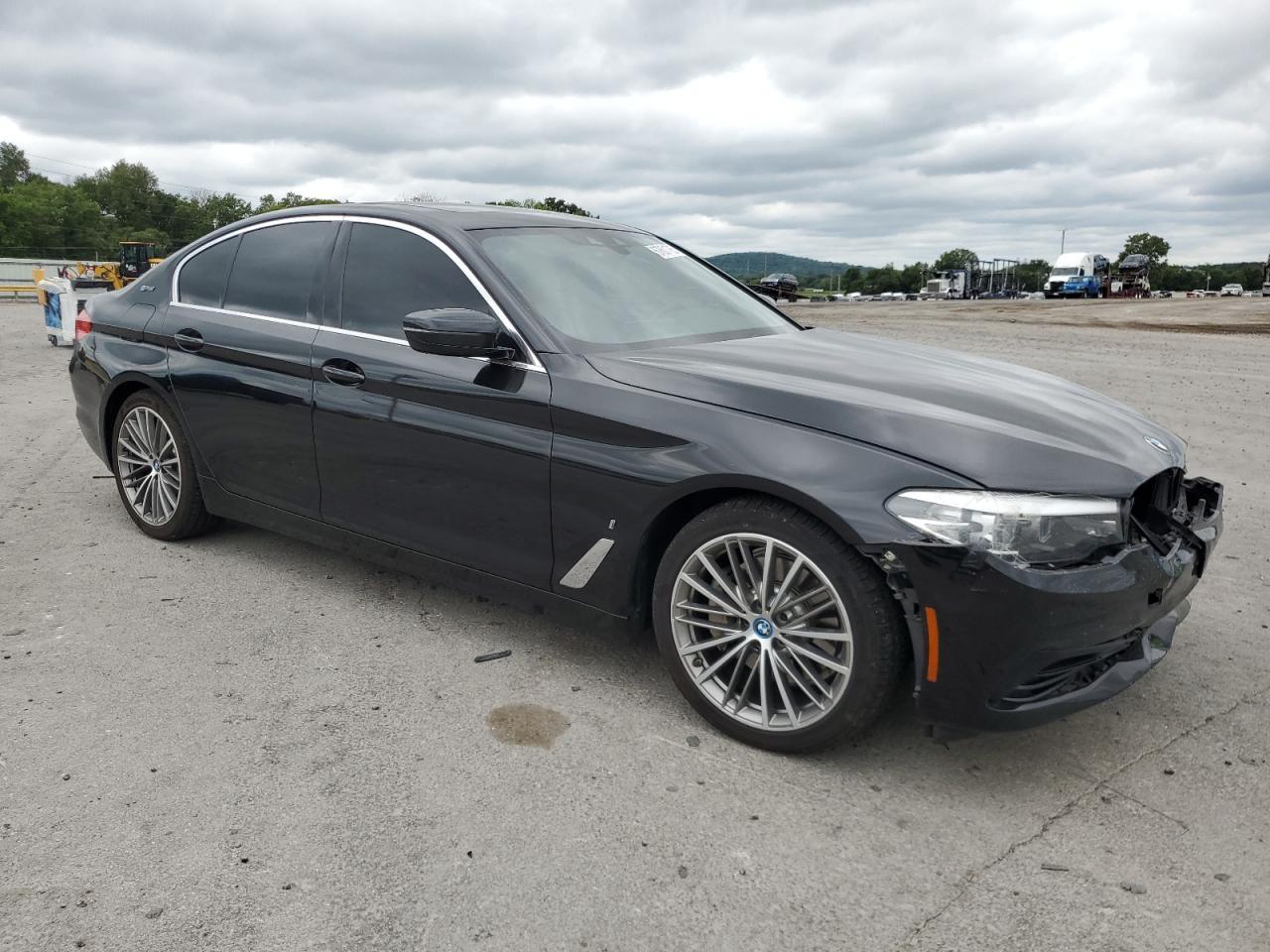 2019 BMW 530E - Image 4