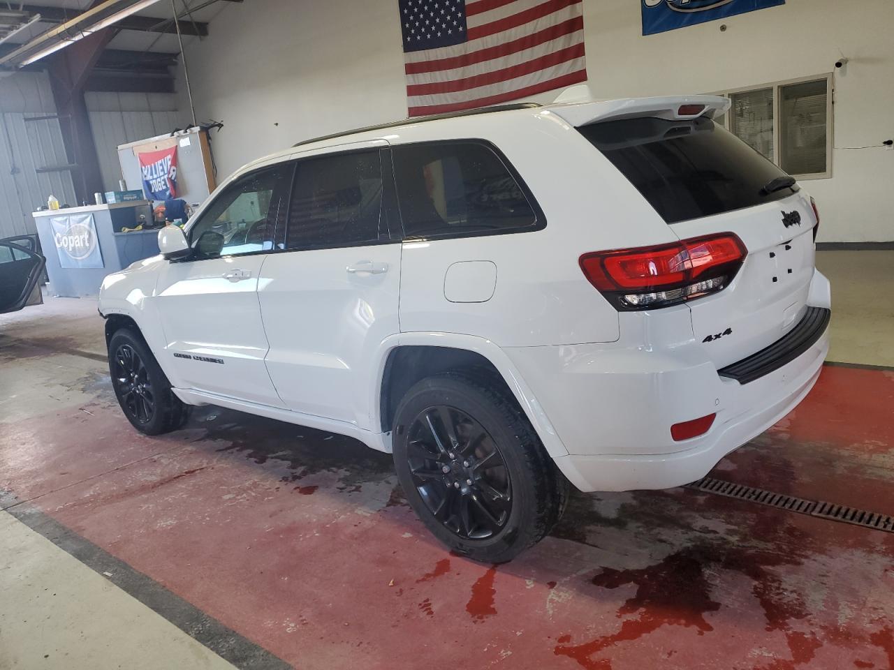 2020 Jeep Grand Cherokee Laredo - Image 2