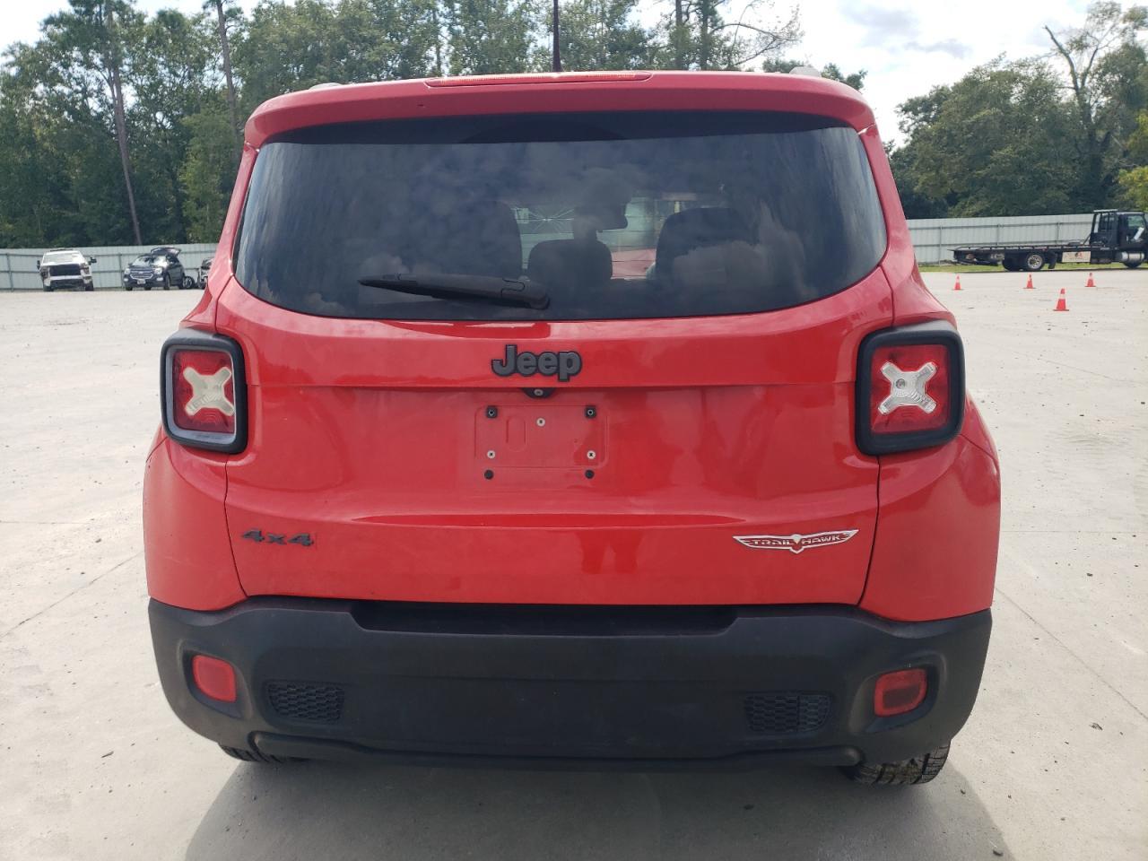 2015 Jeep Renegade Trailhawk - Image 6