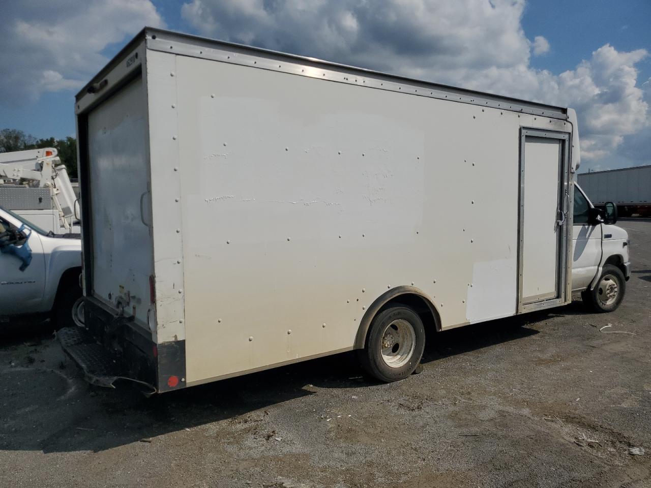 2022 Ford Econoline E350 Super Duty Cutaway Van - Фото 3