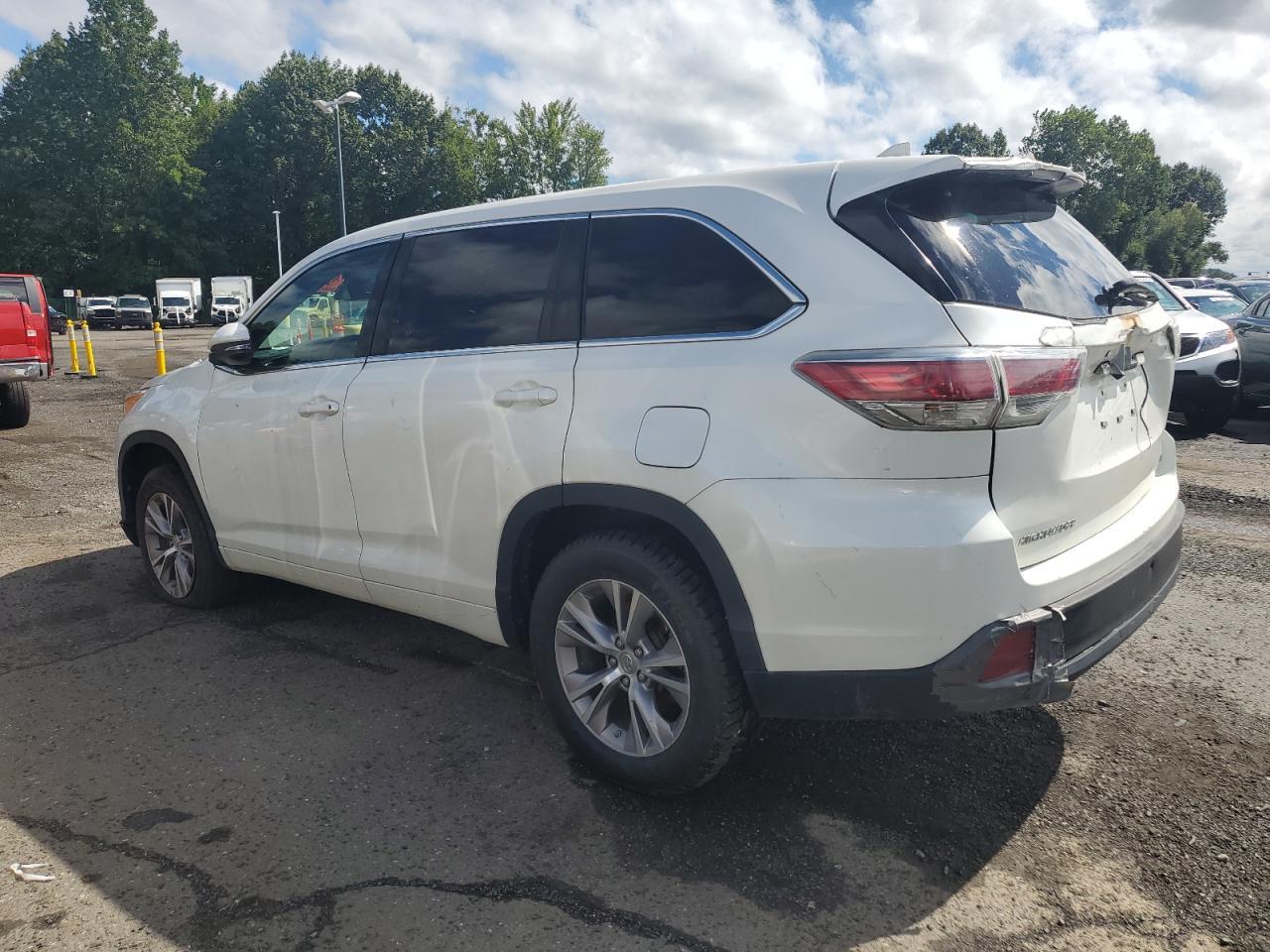 2015 Toyota Highlander Le - Фото 2