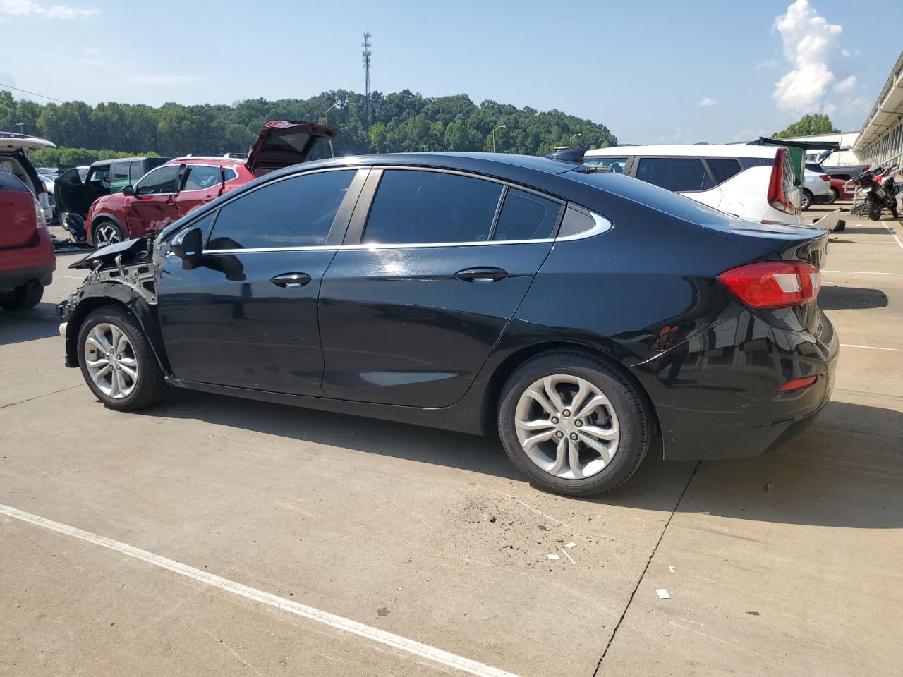 2019 Chevrolet Cruze Lt - Image 2
