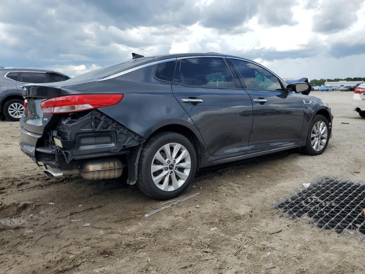 2017 Kia Optima Ex - Image 3