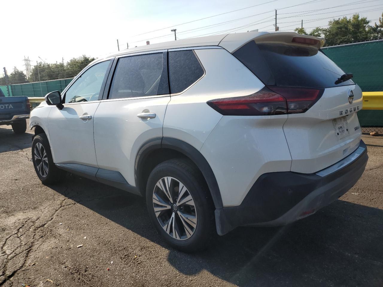 2021 Nissan Rogue Sv - Image 2