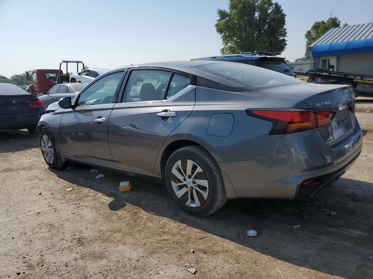 2021 Nissan Altima S - Фото 2