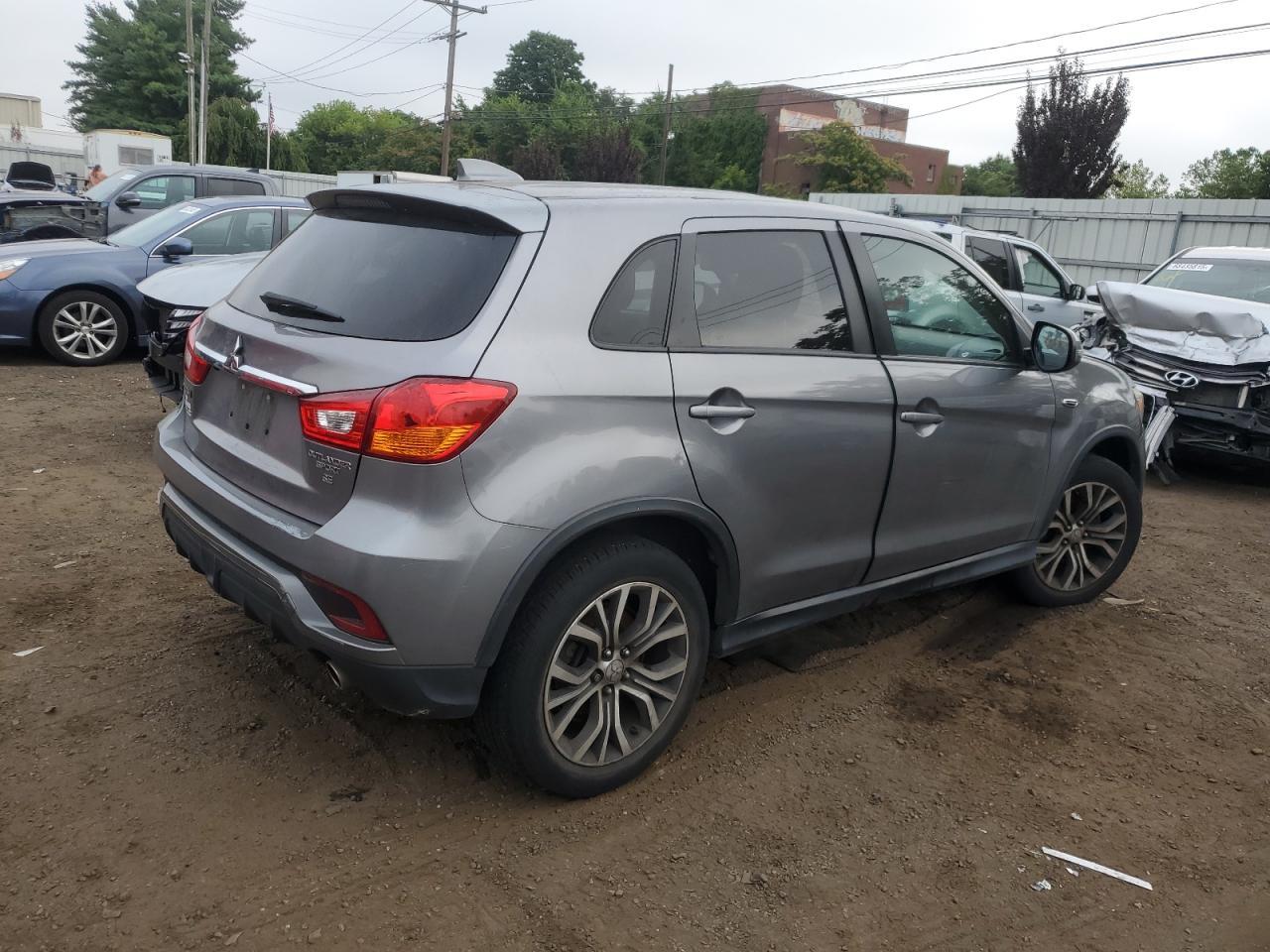 2019 Mitsubishi Outlander Sport Se - Фото 3