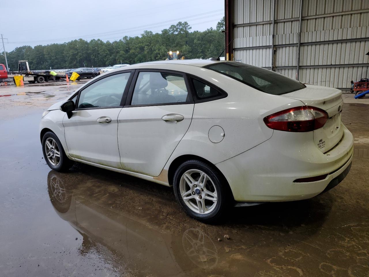 2017 Ford Fiesta Se - Image 2