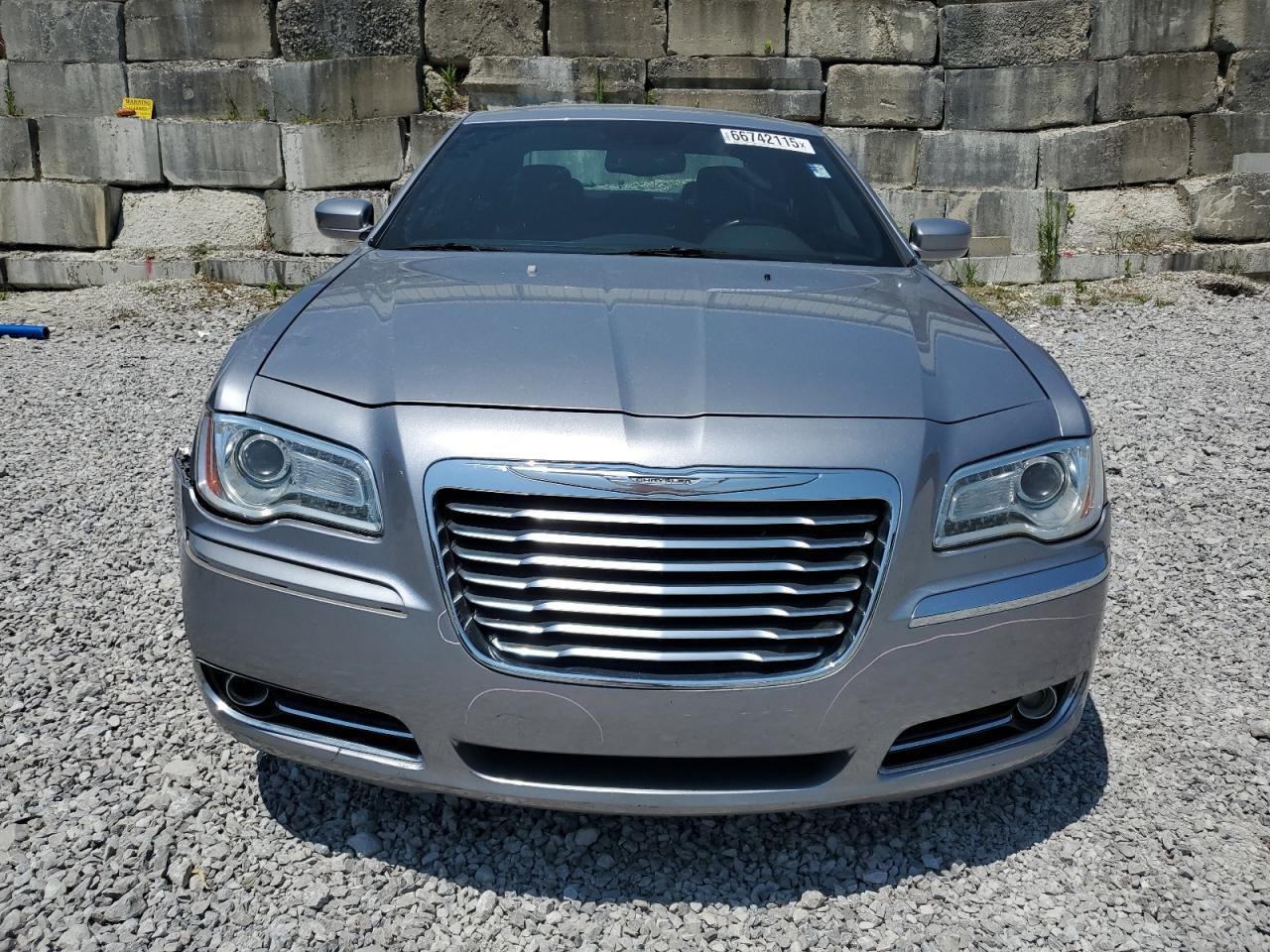2013 Chrysler 300 - Image 5