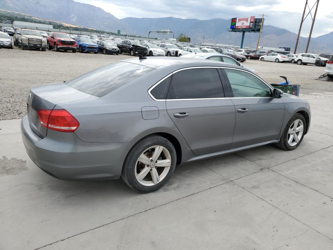2015 Volkswagen Passat S - Фото 3