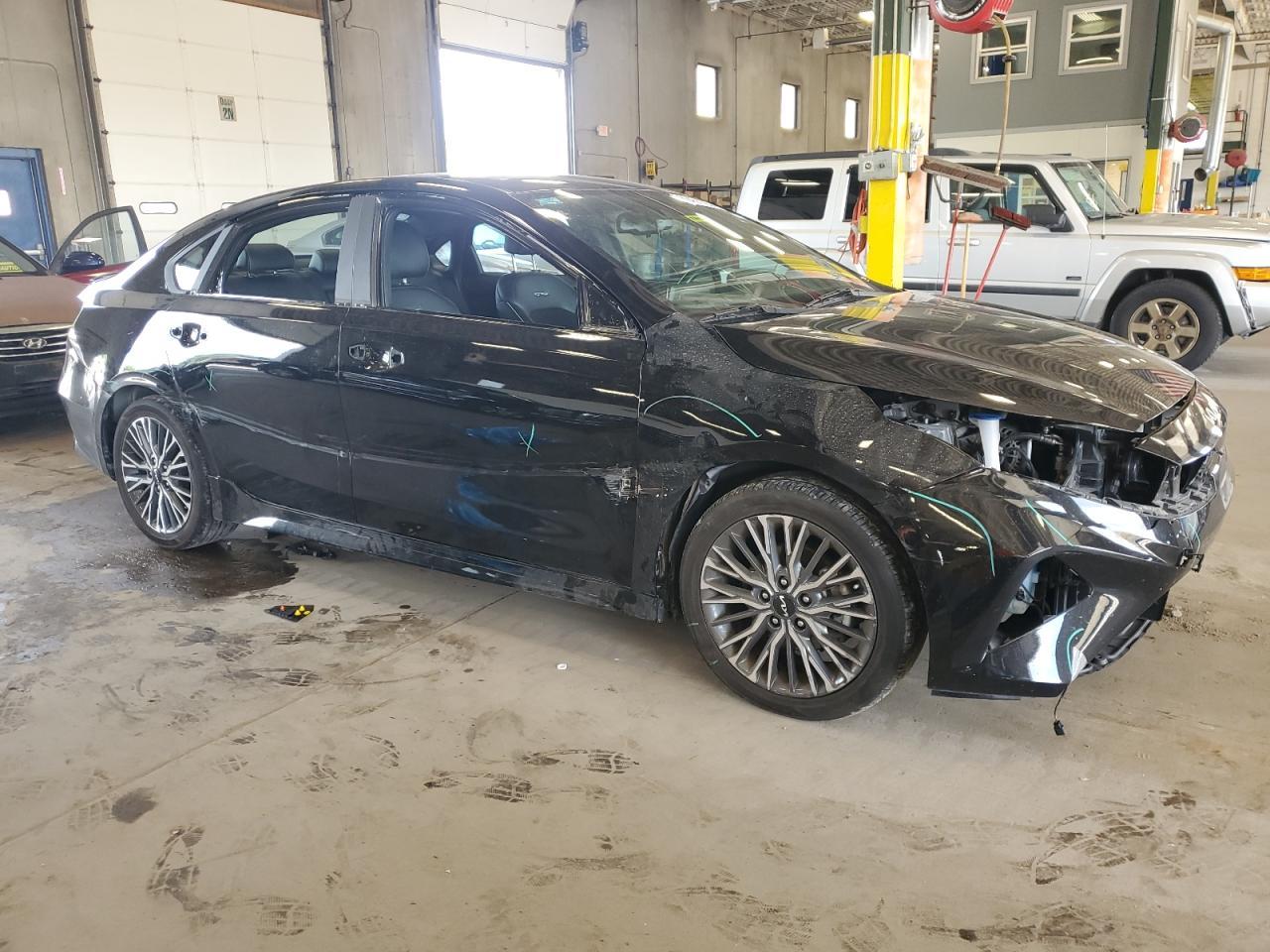 2022 Kia Forte Gt Line - Image 4