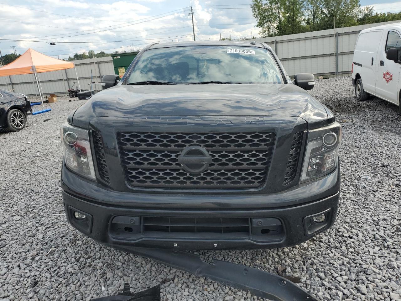 2019 Nissan Titan Platinum Reserve - Фото 5