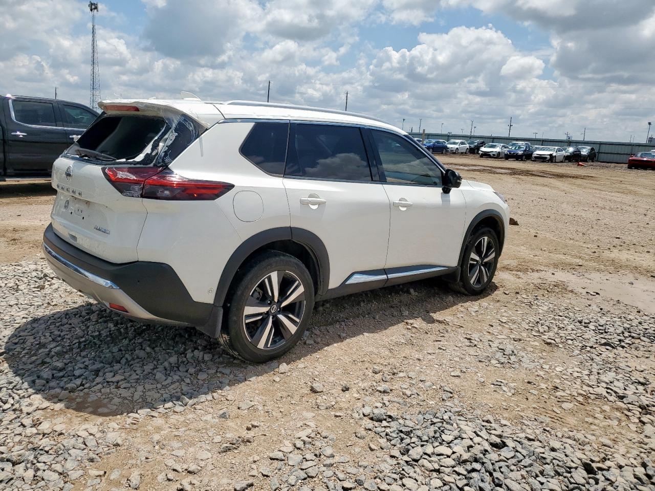2021 Nissan Rogue Platinum - Фото 3