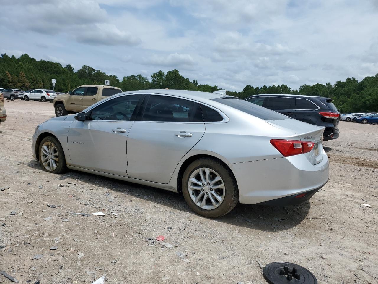 2017 Chevrolet Malibu Lt - Image 2
