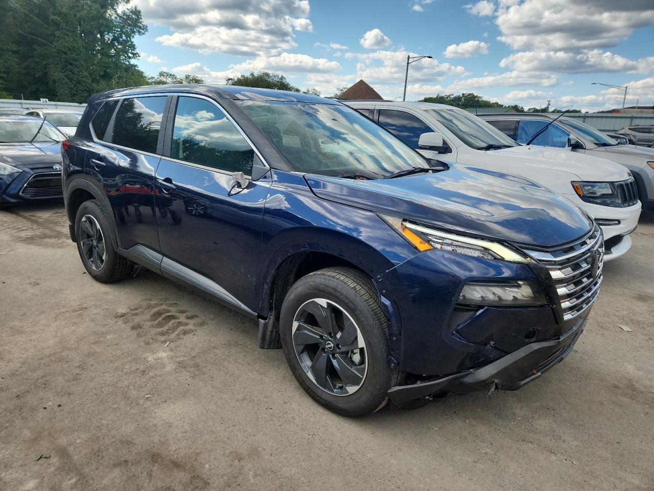 2025 Nissan Rogue Sv - Image 4