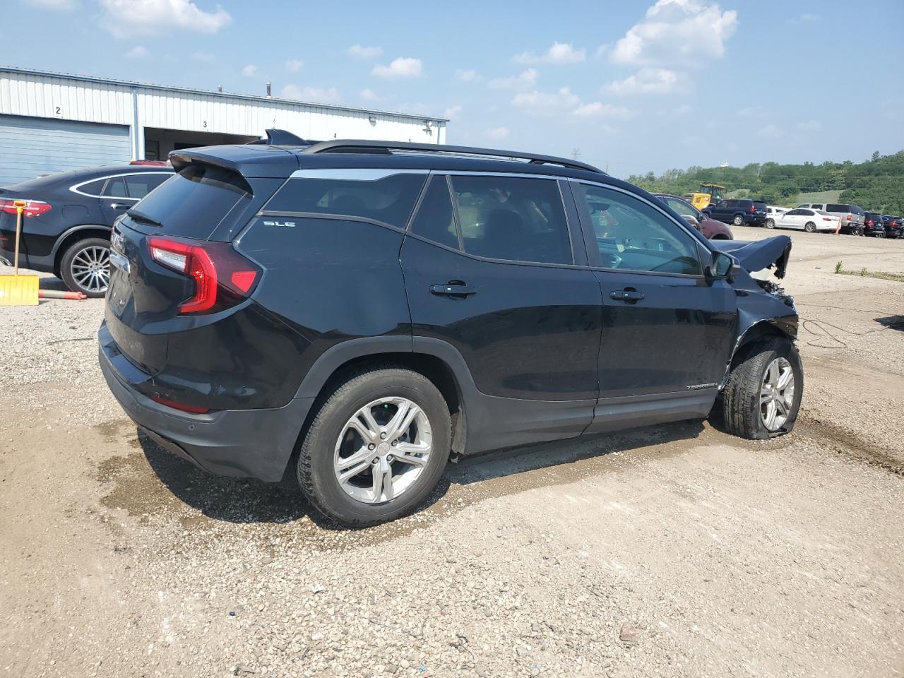 2024 GMC Terrain Sle - Image 3