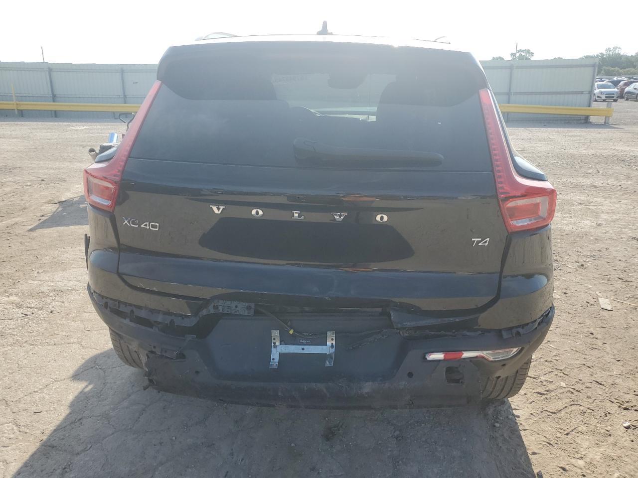2022 Volvo Xc40 T4 Momentum - Фото 6