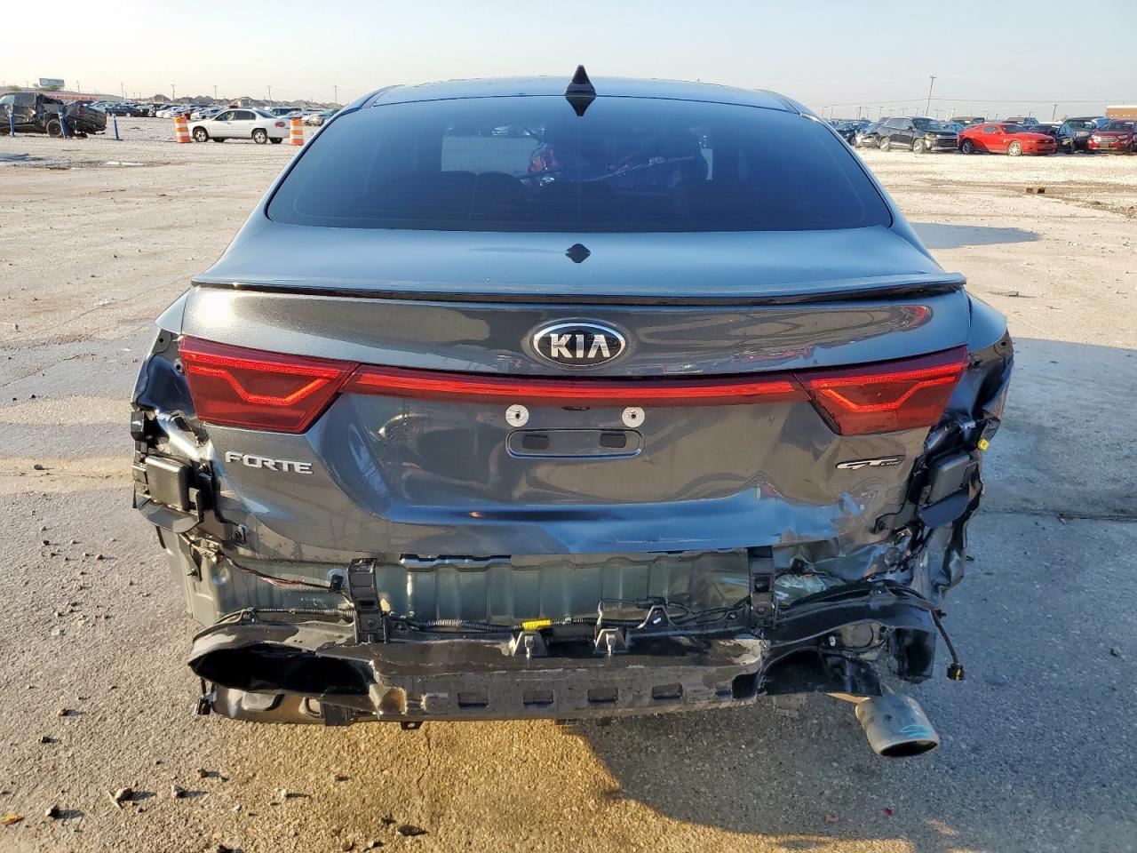 2021 Kia Forte Gt Line - Image 6