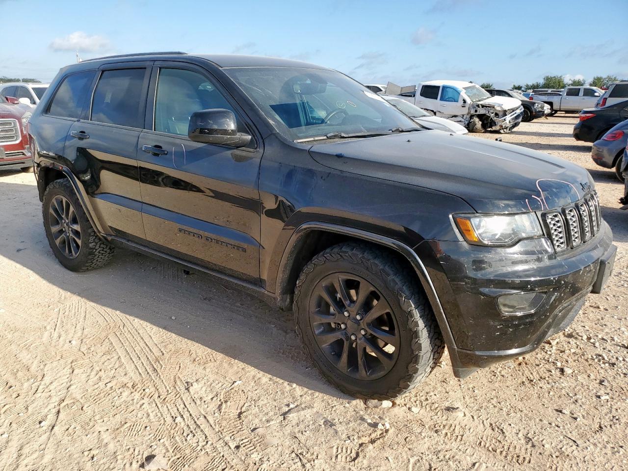 2019 Jeep Grand Cherokee Laredo - Image 4