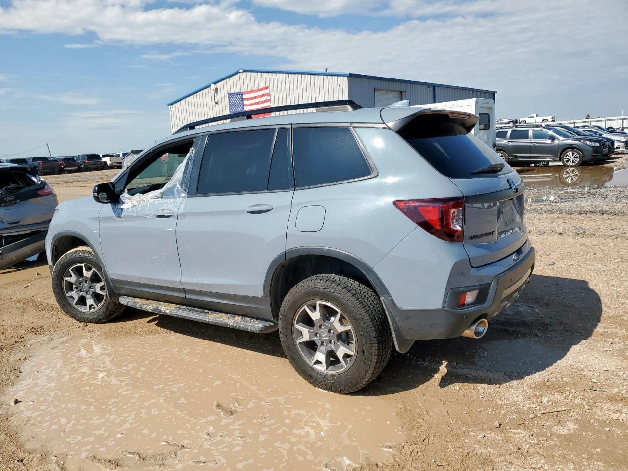2022 Honda Passport Trail Sport - Image 2