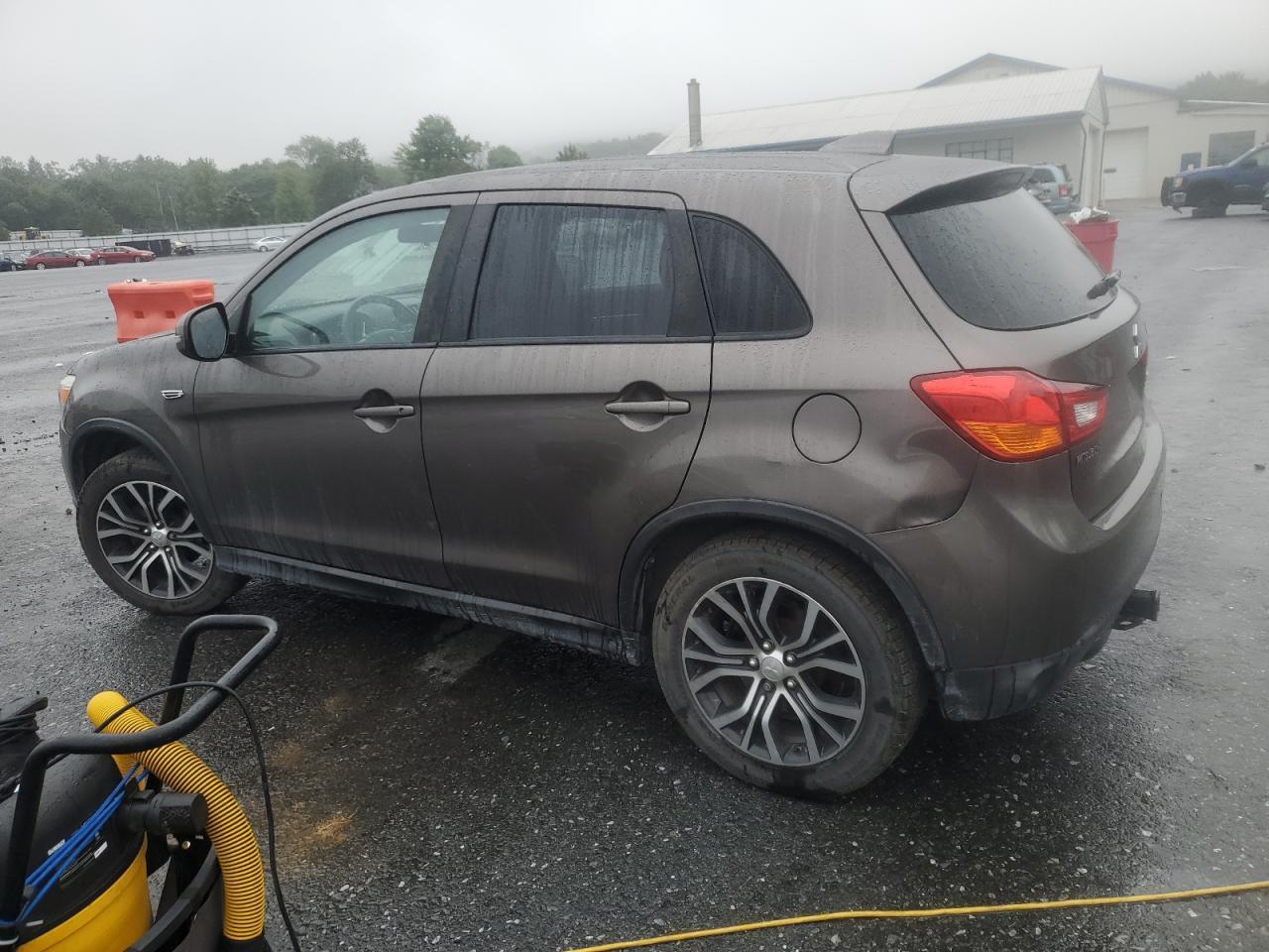 2017 Mitsubishi Outlander Sport Es - Фото 2