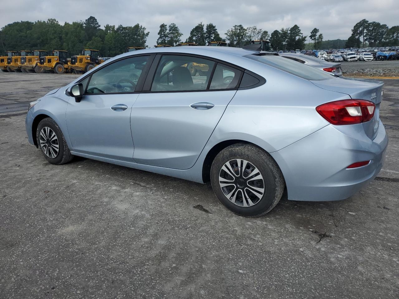 2017 Chevrolet Cruze Ls - Фото 2