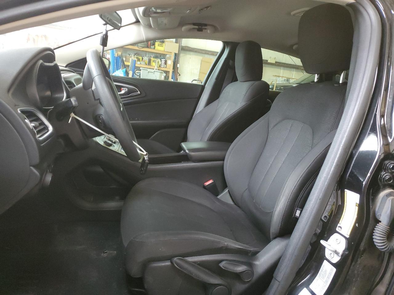 2016 Chrysler 200 Lx - Image 7