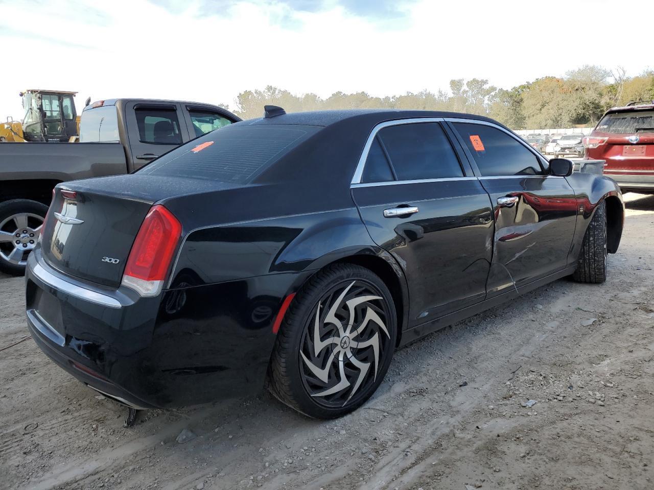 2019 Chrysler 300 Limited - Фото 3