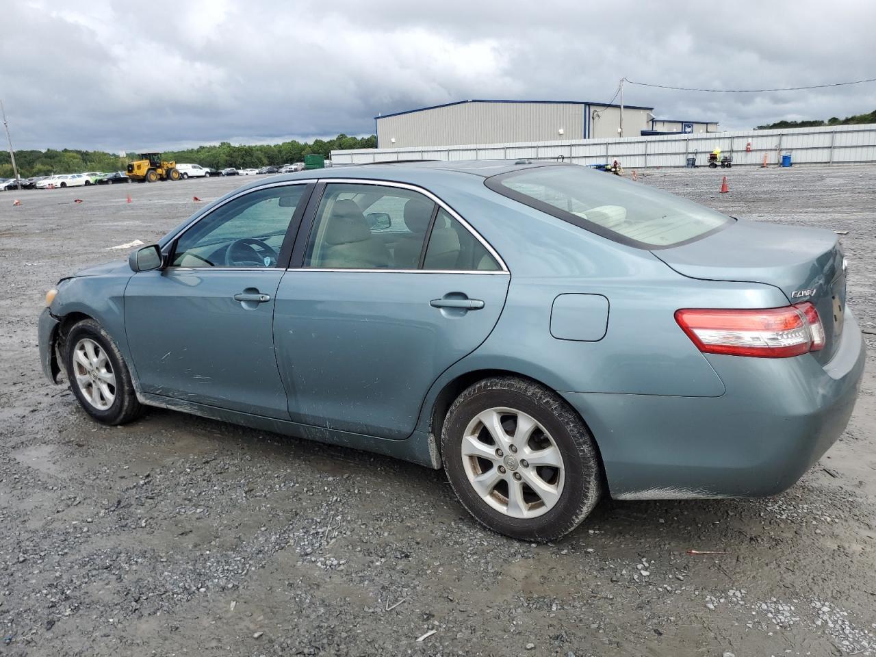 2010 Toyota Camry Base - Фото 2