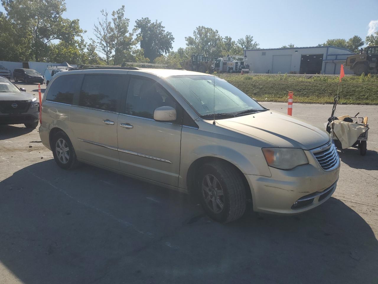 2011 Chrysler Town & Country Touring - Фото 4
