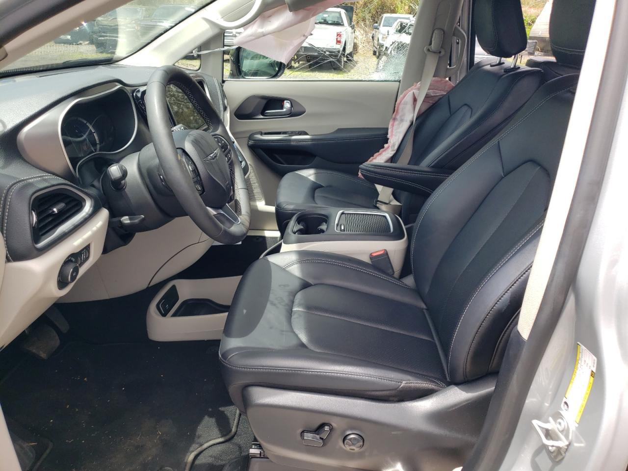 2024 Chrysler Pacifica Hybrid Select - Image 7