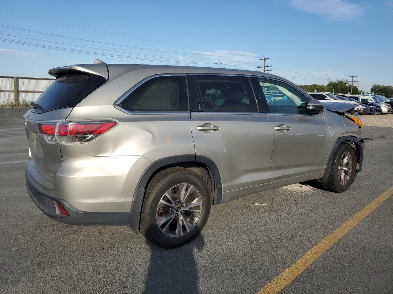 2016 Toyota Highlander Le - Image 3