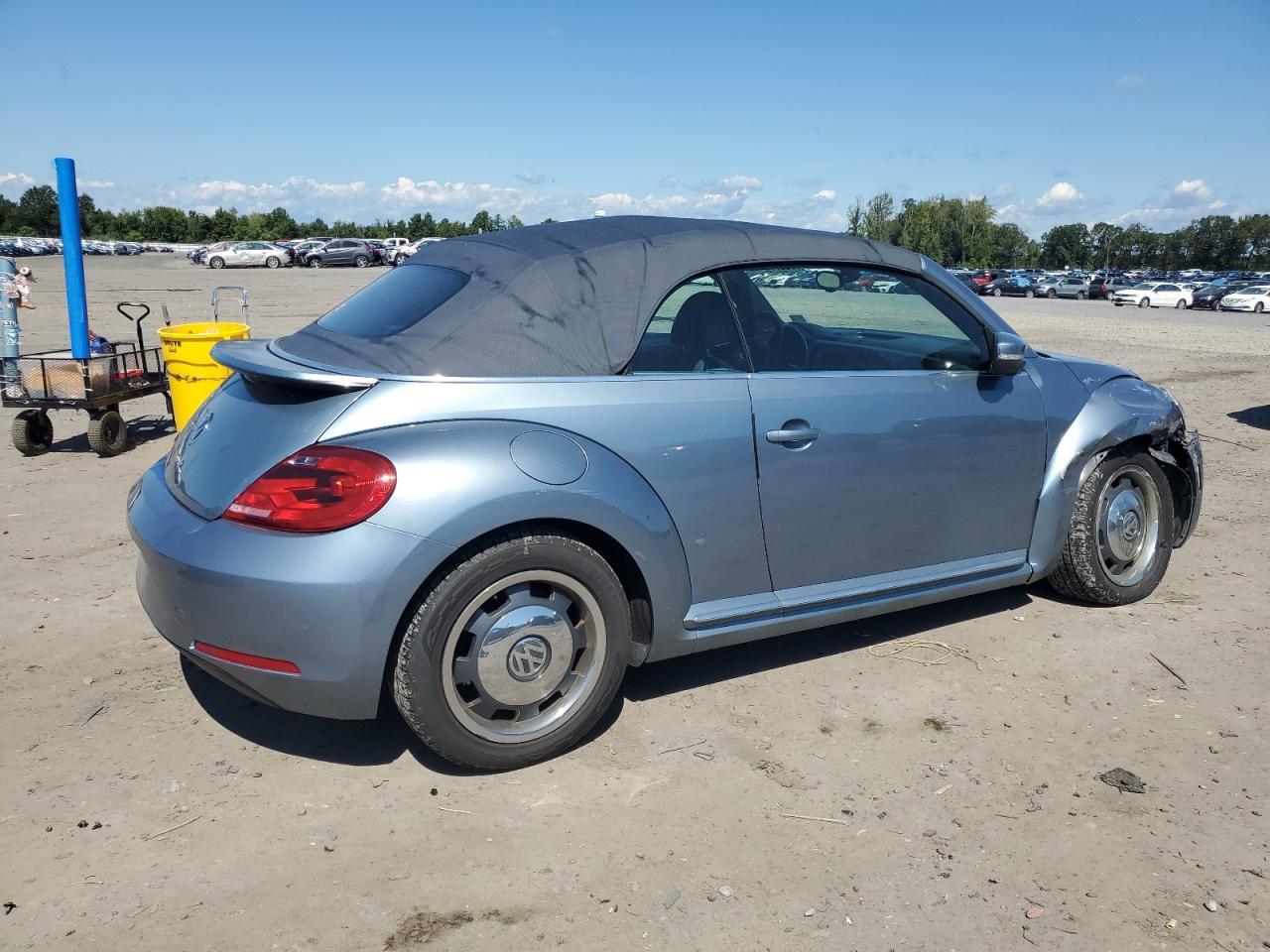 2016 Volkswagen Beetle S/Se - Фото 3