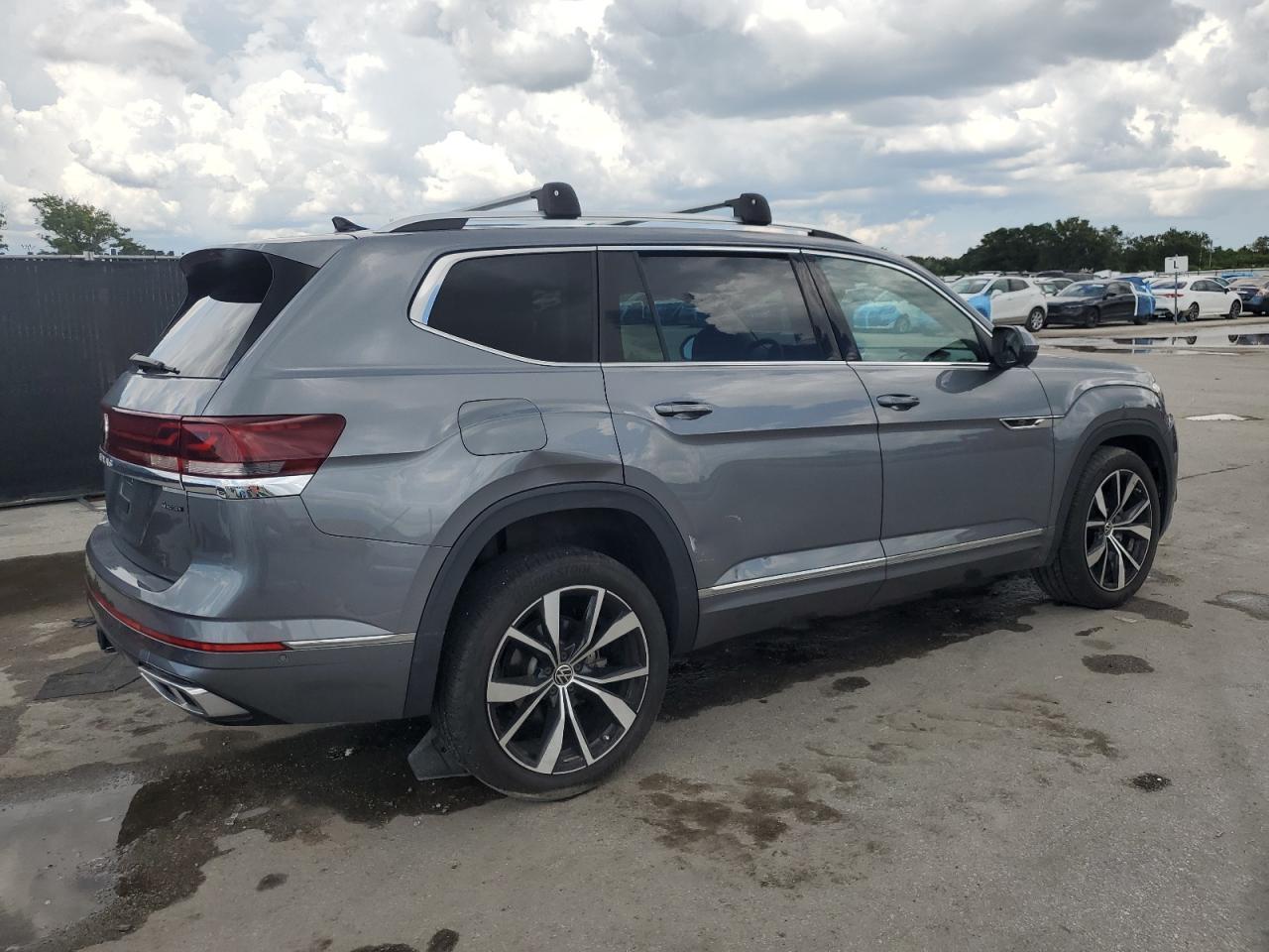 2024 Volkswagen Atlas Sel Premium R-Line - Image 3