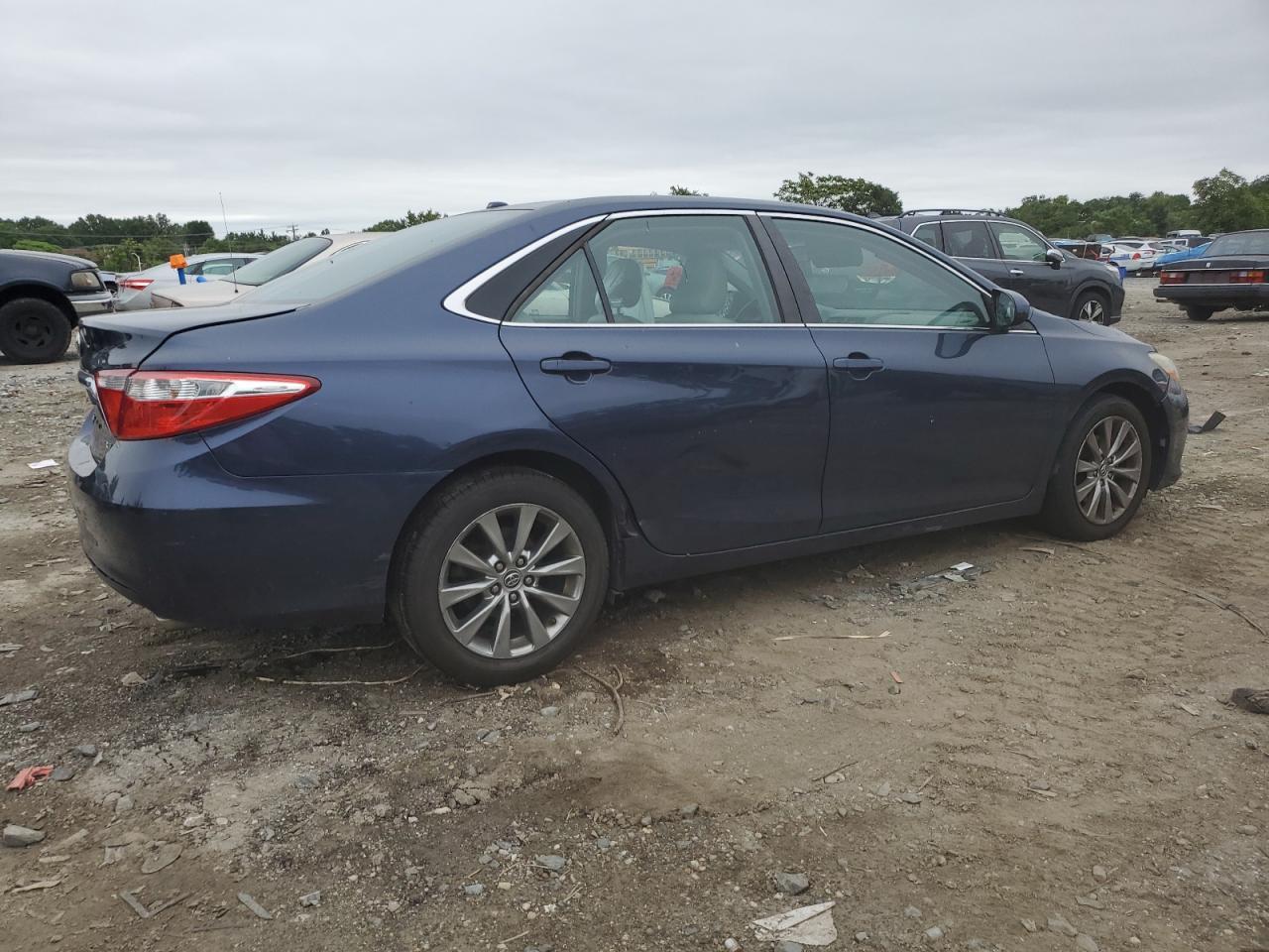 2015 Toyota Camry Le - Фото 3
