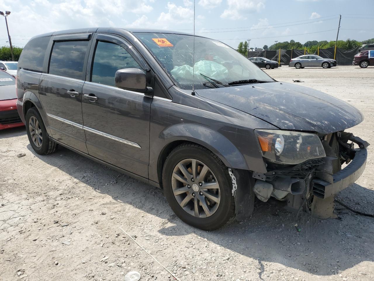 2015 Chrysler Town & Country S - Фото 4