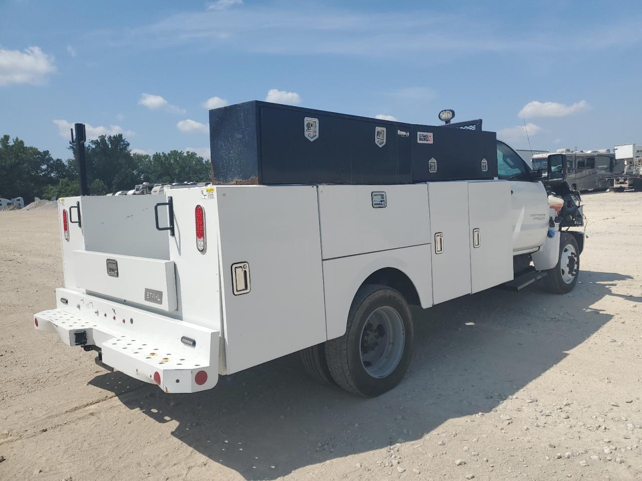 2019 Chevrolet Silverado Medium Duty - Фото 3